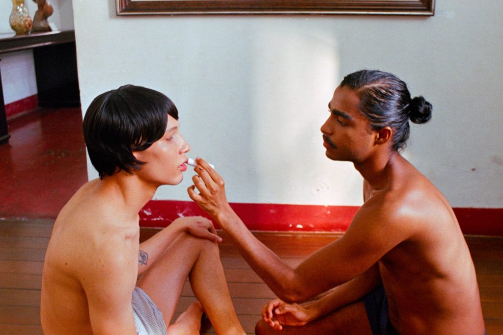 Autonomia estética masculina - Modelos se maquiando - Os Meninos